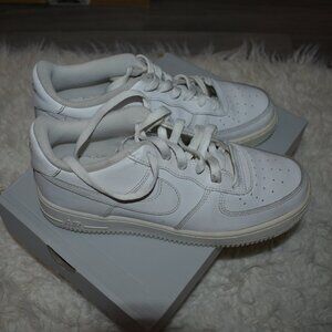 Nike Big Kids Air Force 1 Sneakers White 6.5 Y pre owned gently used or …